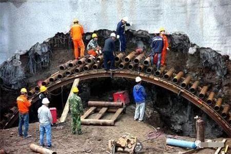 沂水隧道钢花管支护案例
